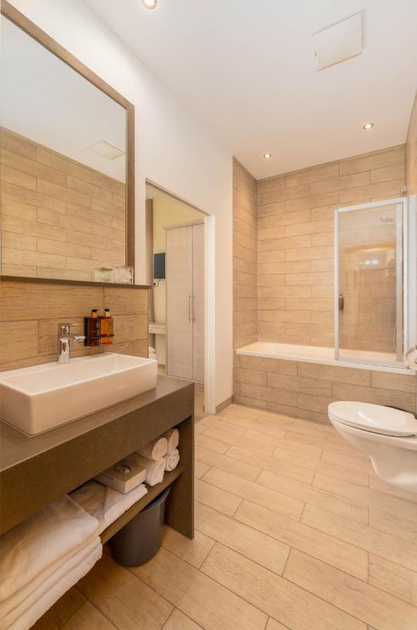 The House Zell Am Aparthotel