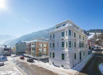 The House Zell Am Aparthotel