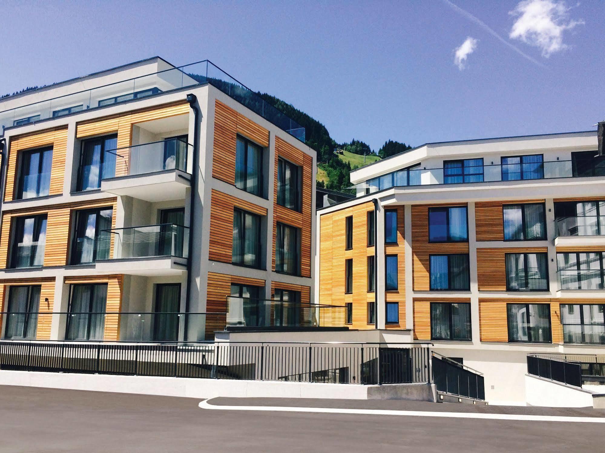 The House Zell Am Aparthotel 4*